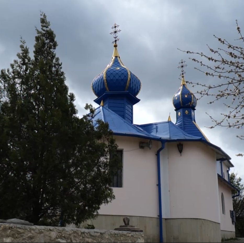 Biserica „Acoperământul Maicii Domnului” din Vatra