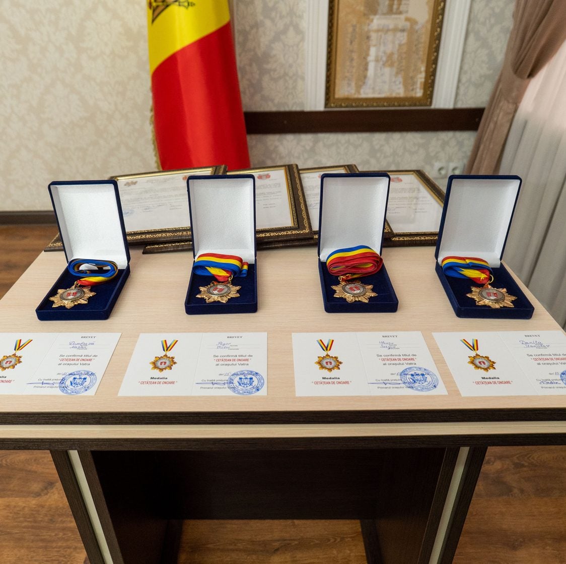 The Honorary Citizen of Vatra insignia