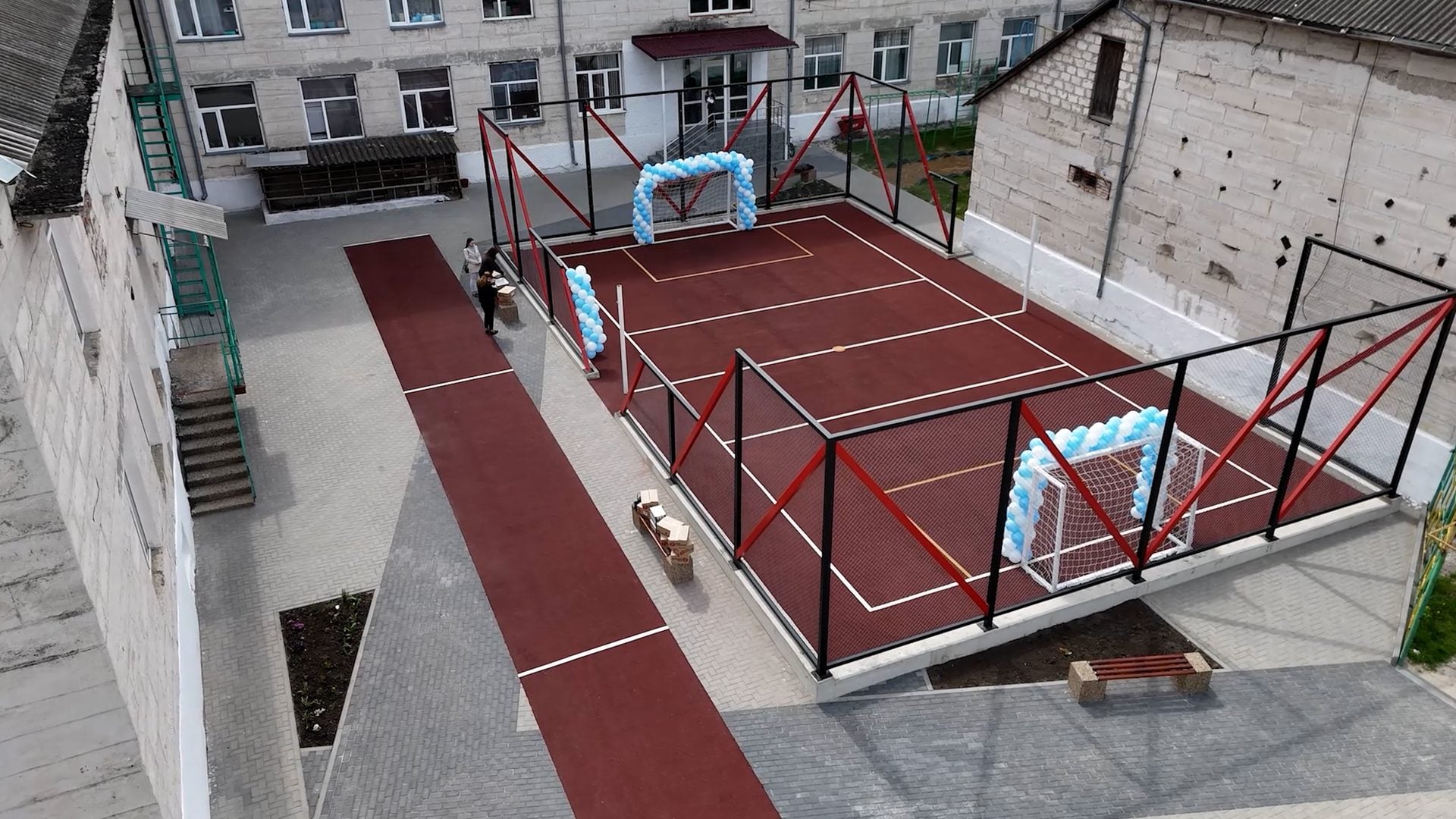 Terenul de sport renovat al gimnaziului