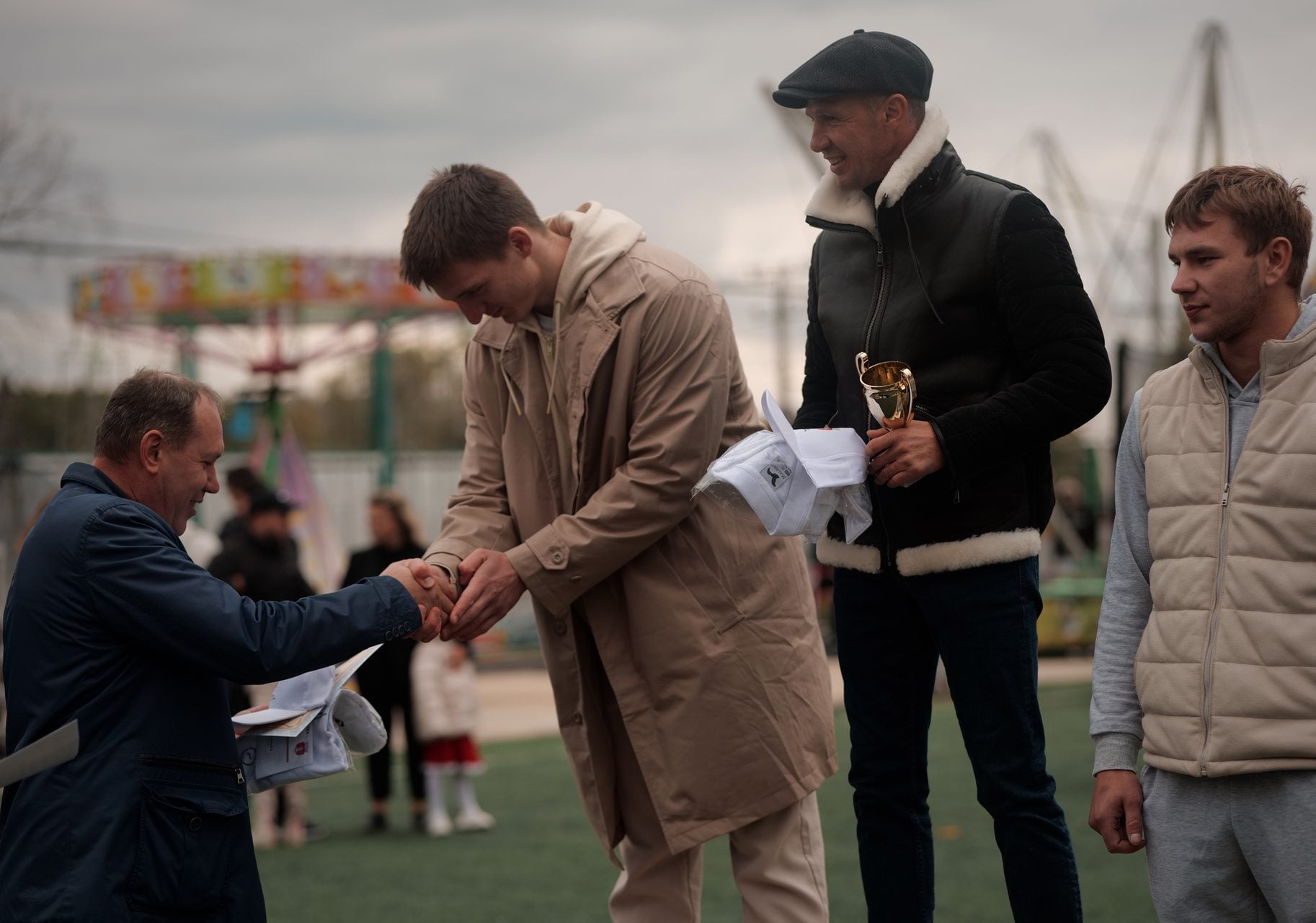 Înmânarea unei cupe la Hramul orașului 2025
